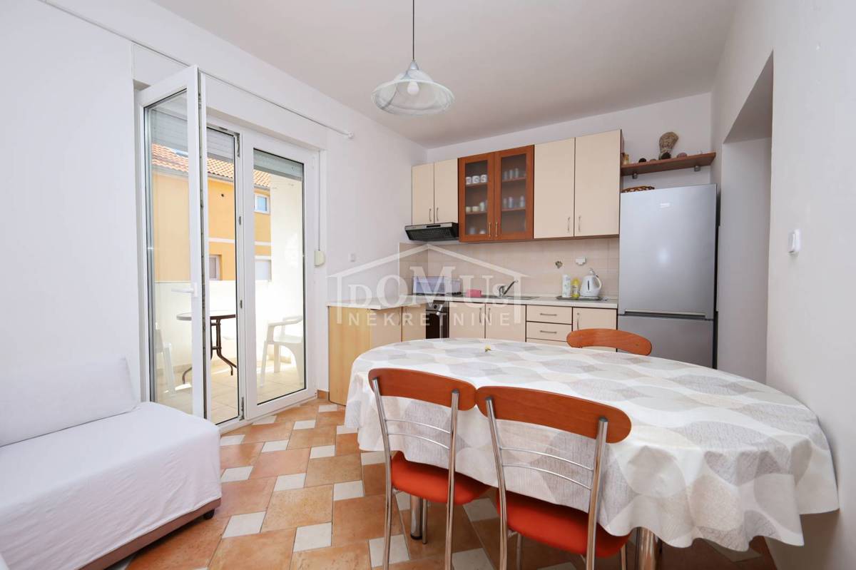 Vodice, apartman 57,28 m2 (2s), do mora 450m;