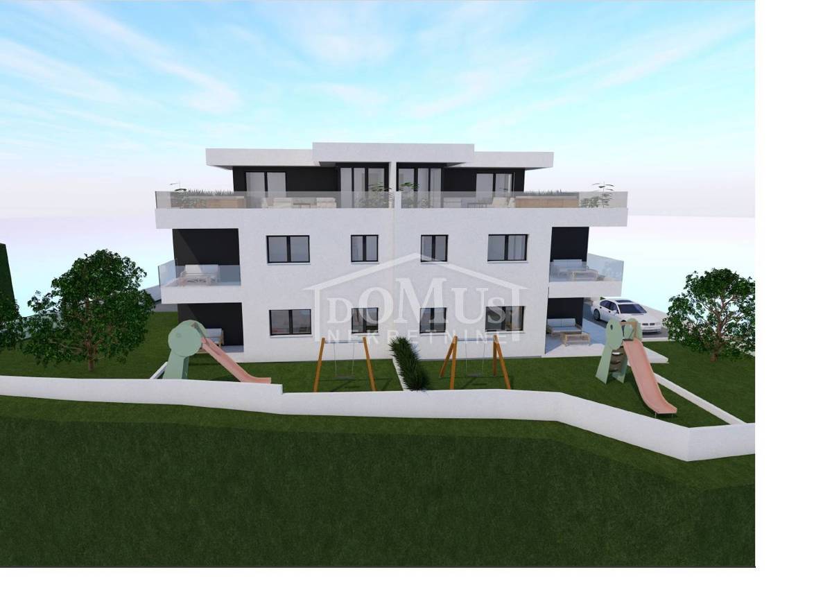 Vodice 2-soban apartman u prizemlju, vrt, 1000 m do centra