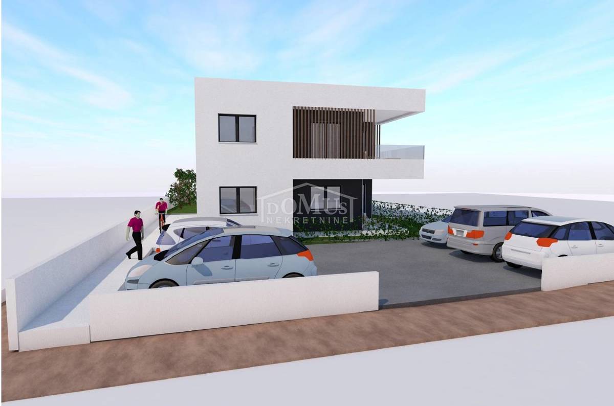 Vodice, apartman s ukupnom korisnom površinom od 81,29 m2 i vrtom, mirna lokacija