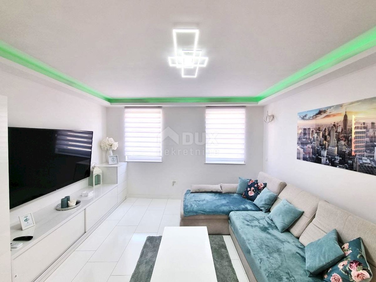 ISTRA, POREČ - Novi stan u strogom centru grada 1.red do mora