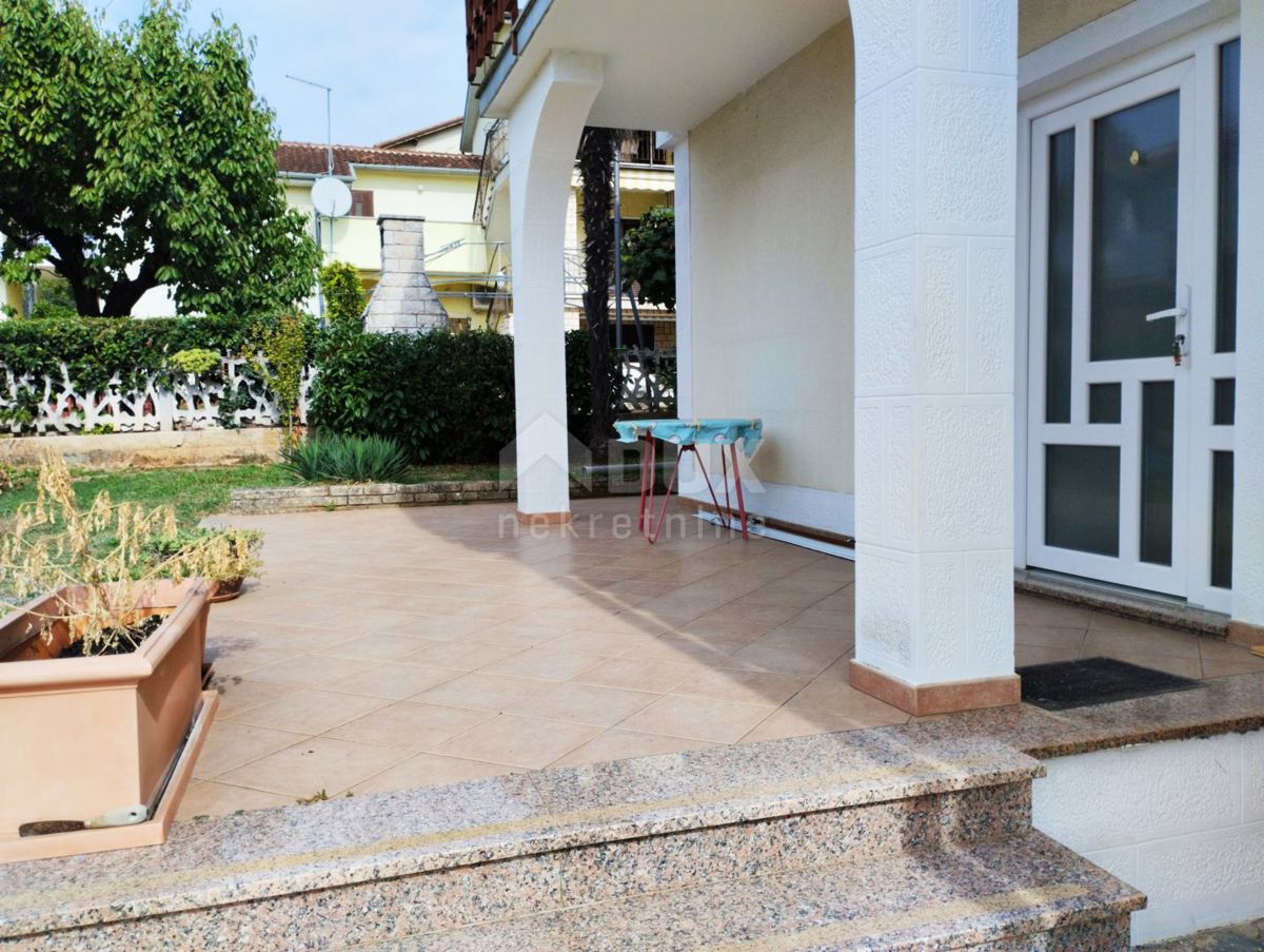 ISTRA, POREČ - Stan u centru grada sa vrtom