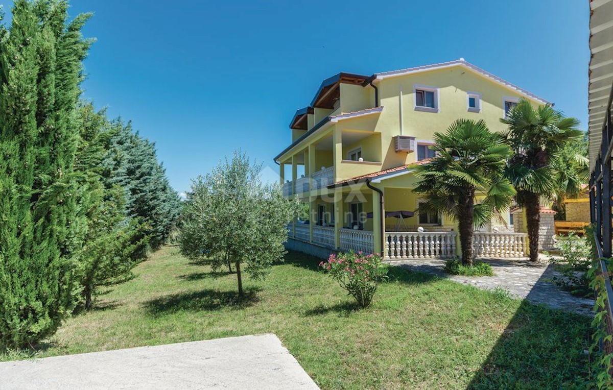 ISTRIA, POREČ - Apartment house with swimming pool 2 km from the sea