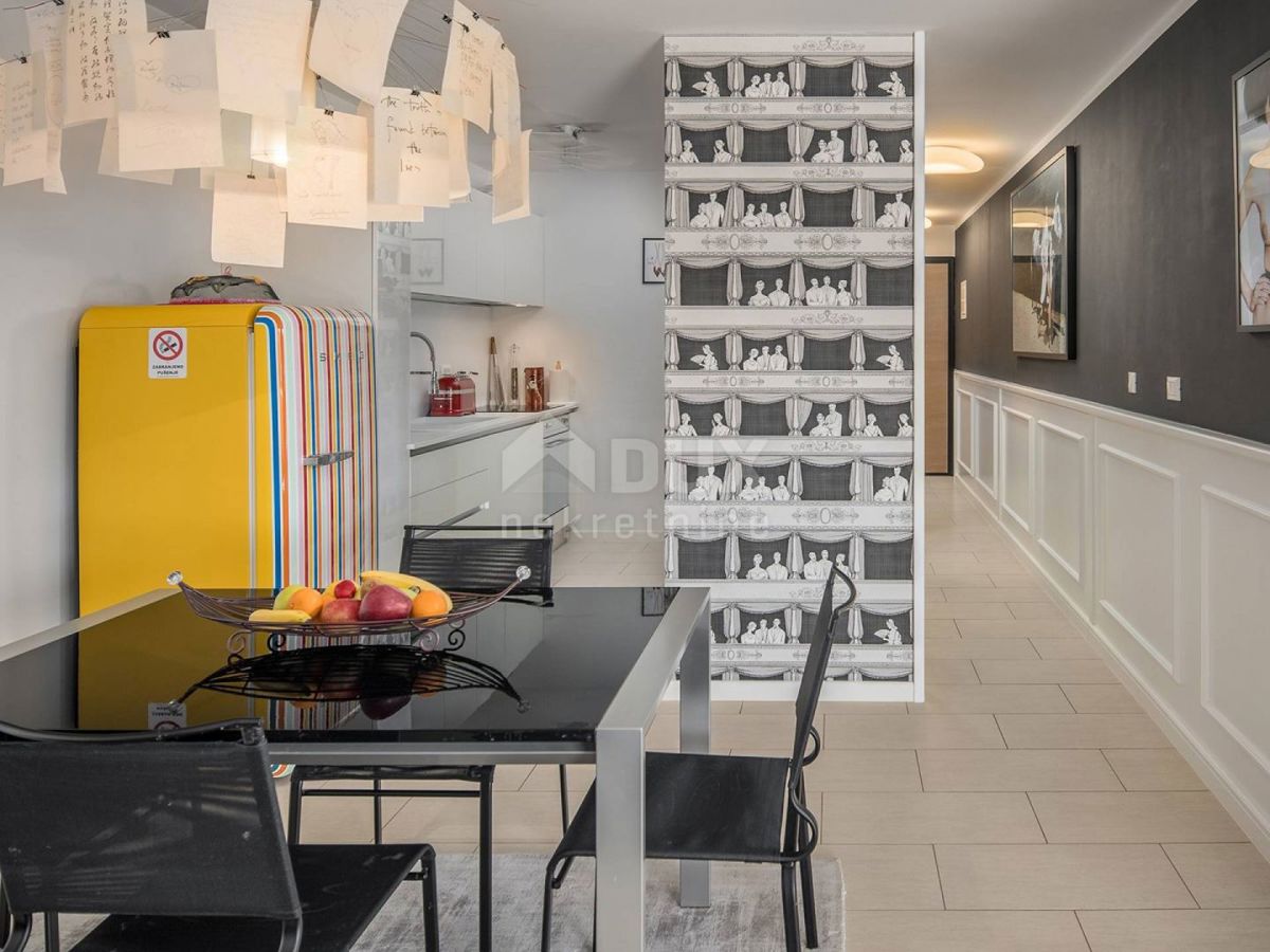 ISTRA, POREČ -Luksuzan stan u centru grada i pogledom na more