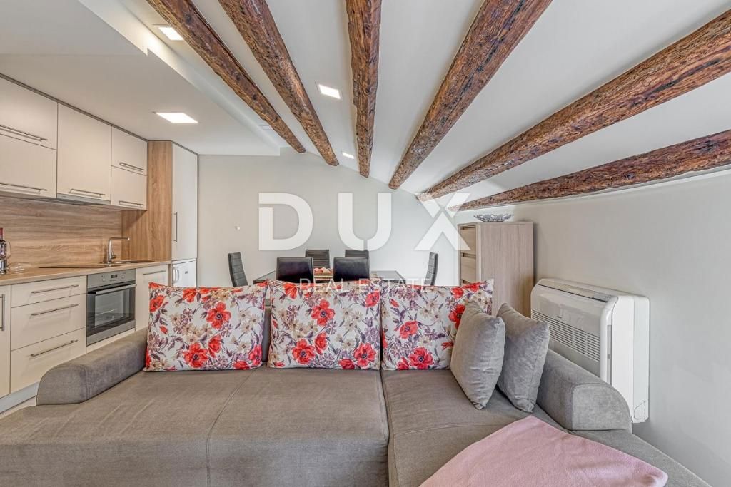 ISTRA,POREČ - Ekskluzivna prilika, apartman prvi red do mora!