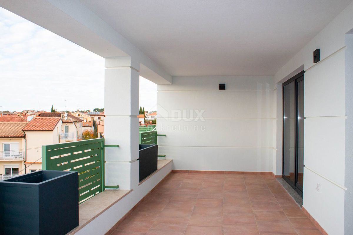 ISTRA, NOVIGRAD - Prostrani stan sa predivnim pogledom na more!