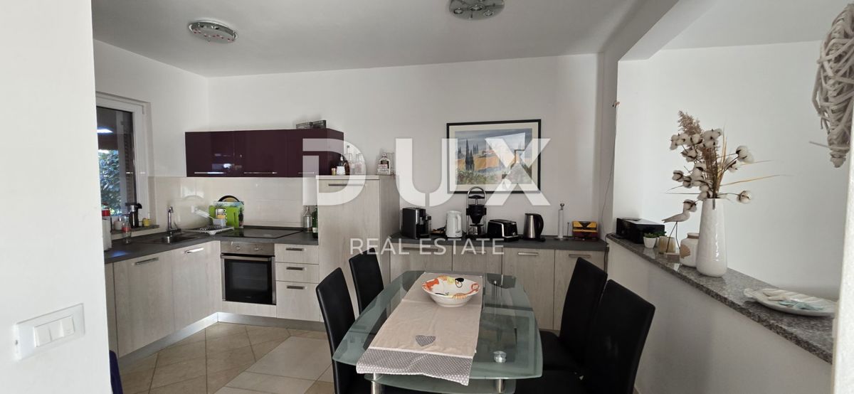 ISTRA, POREČ, OKOLICA - Dvoetažna kuća u nizu s vrtom, 900 m od mora!