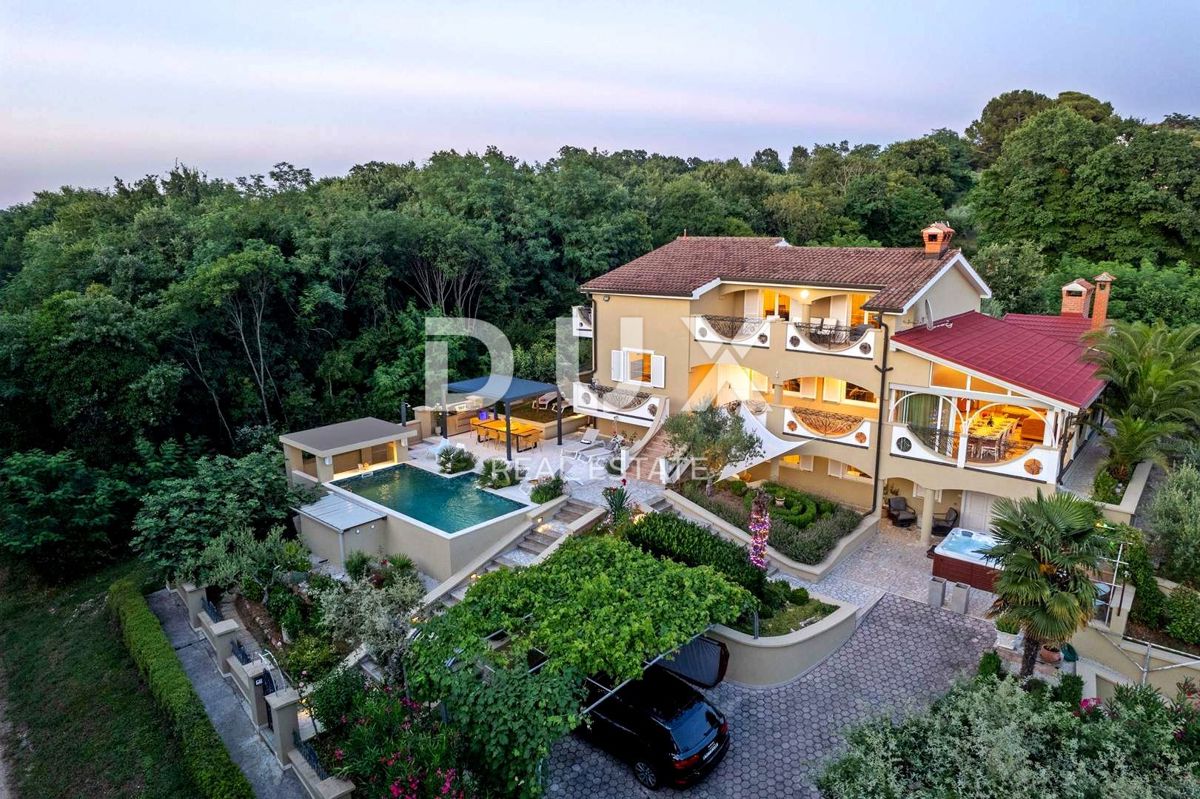 ISTRIA, POREČ - Spacious house with swimming pool on the edge of the village