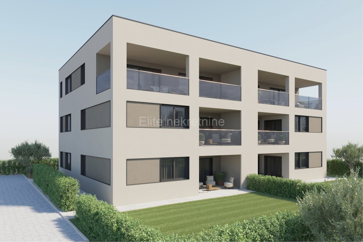 Poreč - Comfortable apartment with sea view, 500m from the beach!