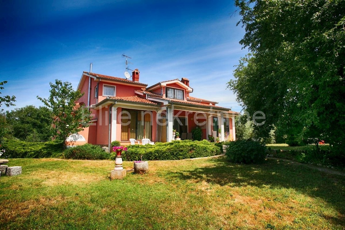 Poreč 450 m2 samostojeća kuća