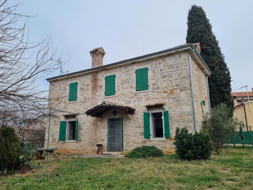Poreč - stone house with two separate apartments, near the sea