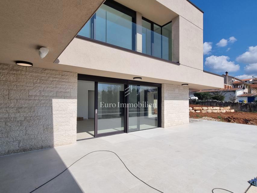 Poreč, novogradnja - moderna vila z bazenom