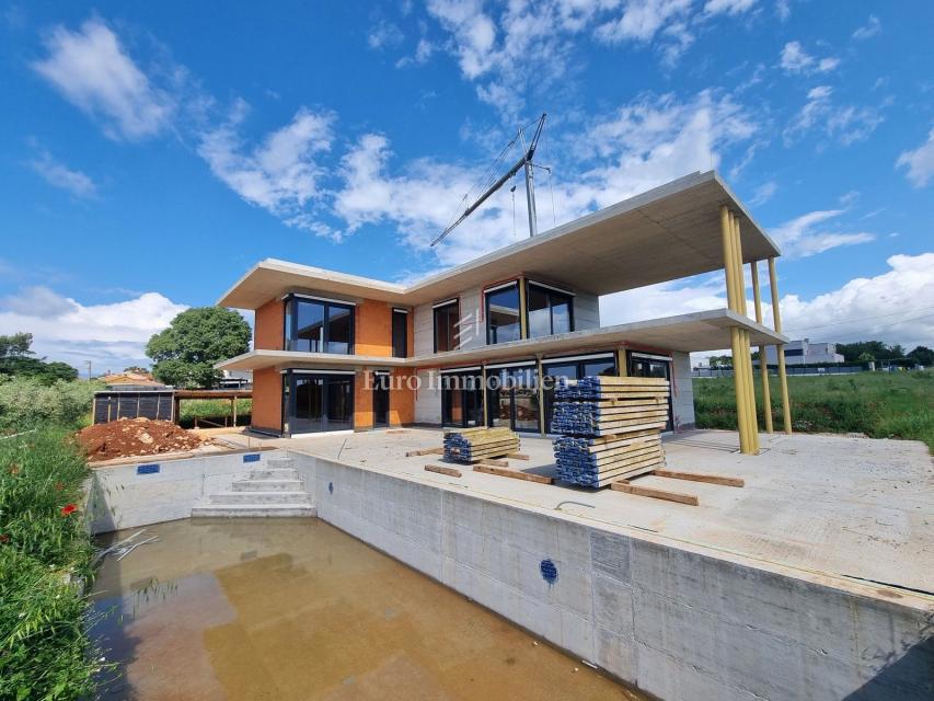 OKOLICA POREČA - čudovita vila z bazenom, 8 km od morja