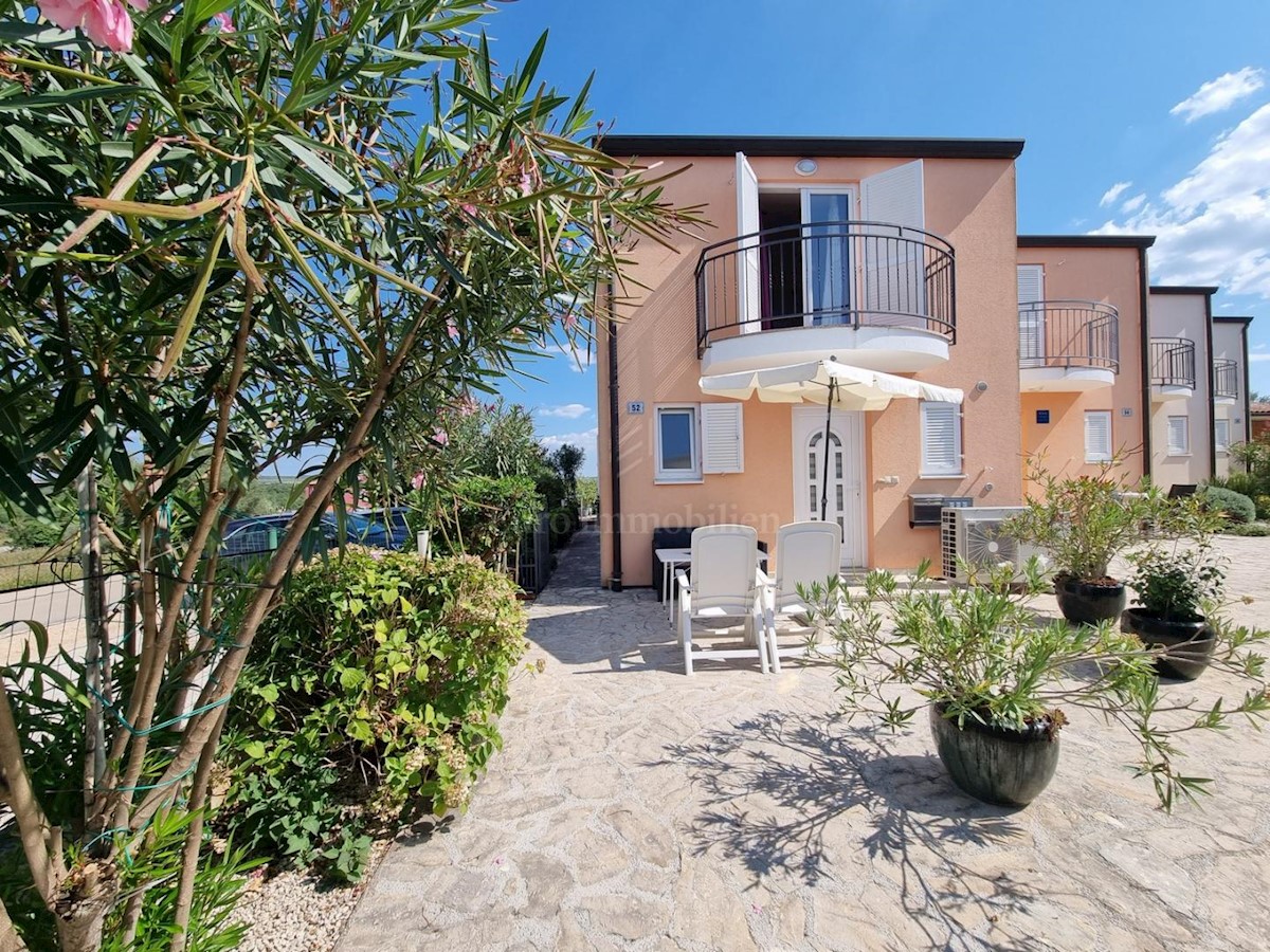 Kuća u nizu s okućnicom, šira okolica Poreča