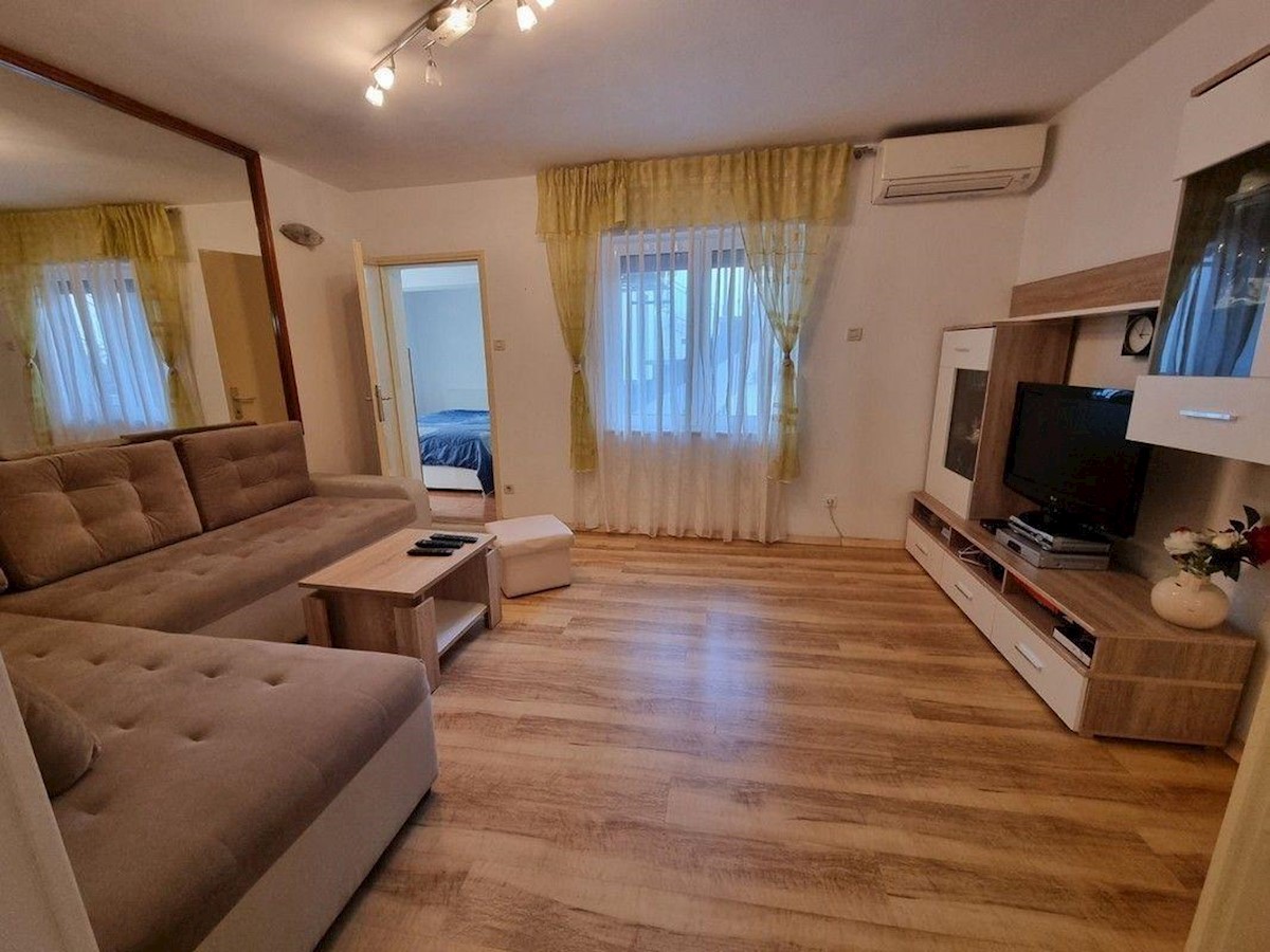 Poreč - center mesta - vrstna hiša z dvema apartmajema