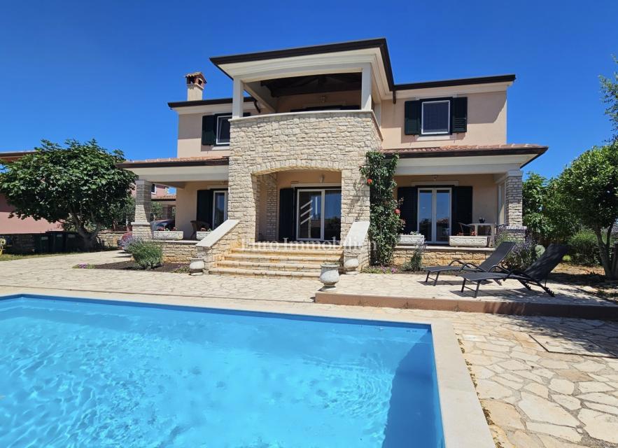 Istra - atraktivna hiša z bazenom