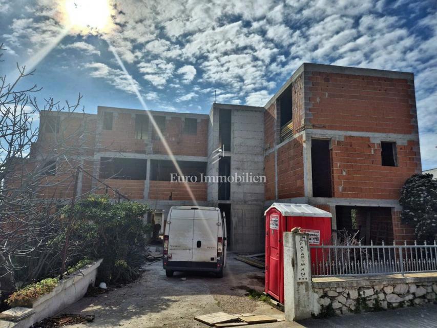 Vodice - dvoetažni stan u blizini Plave plaže