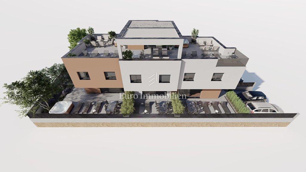 Vodice - trietažni apartma s pogledom na morje