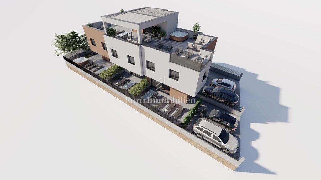 Vodice - dvoetažni apartma s pogledom na morje