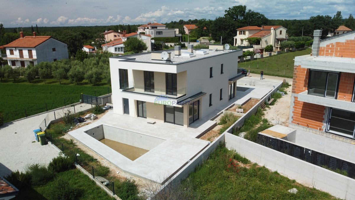 Beautiful semi-detached house of modern design, Poreč, 3.5 km from the sea