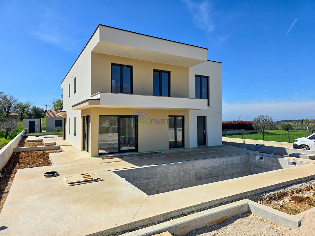 Beautiful semi-detached house of modern design, Poreč, 3.5 km from the sea