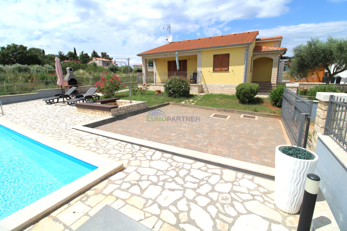 Bungalow with pool, Poreč area