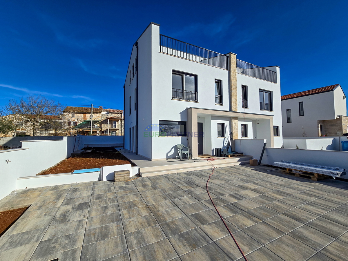 Beautiful semi-detached house with a sea view, Poreč