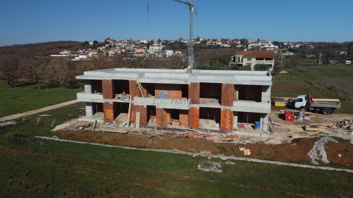 Stan u prizemlju, novogradnja, 4.5km od mora, Poreč