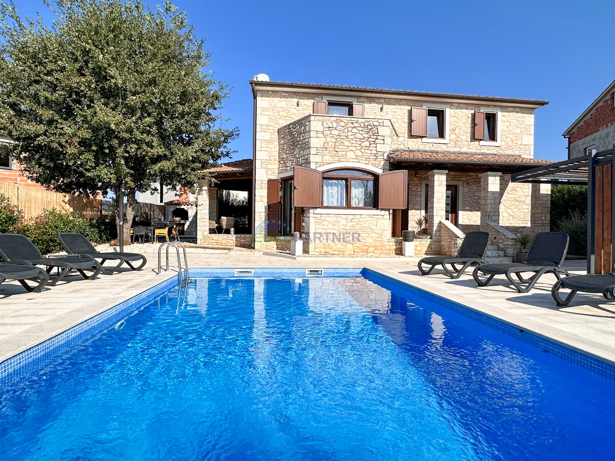 Kamena vila s bazenom, okolica Poreča
