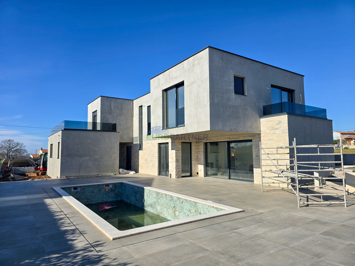 Modern villa with swimming pool, 7 km from the center of Poreč