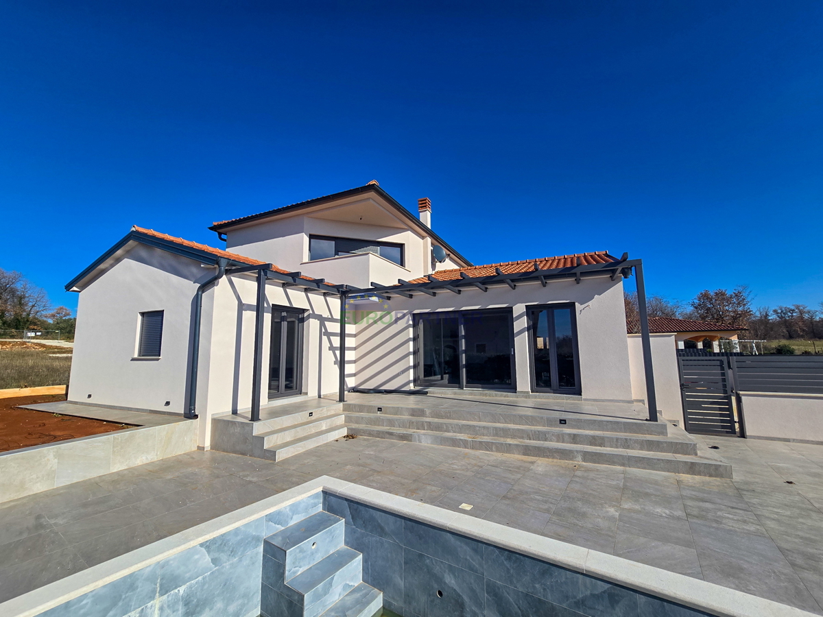 Villa with swimming pool, newly built, near Poreč