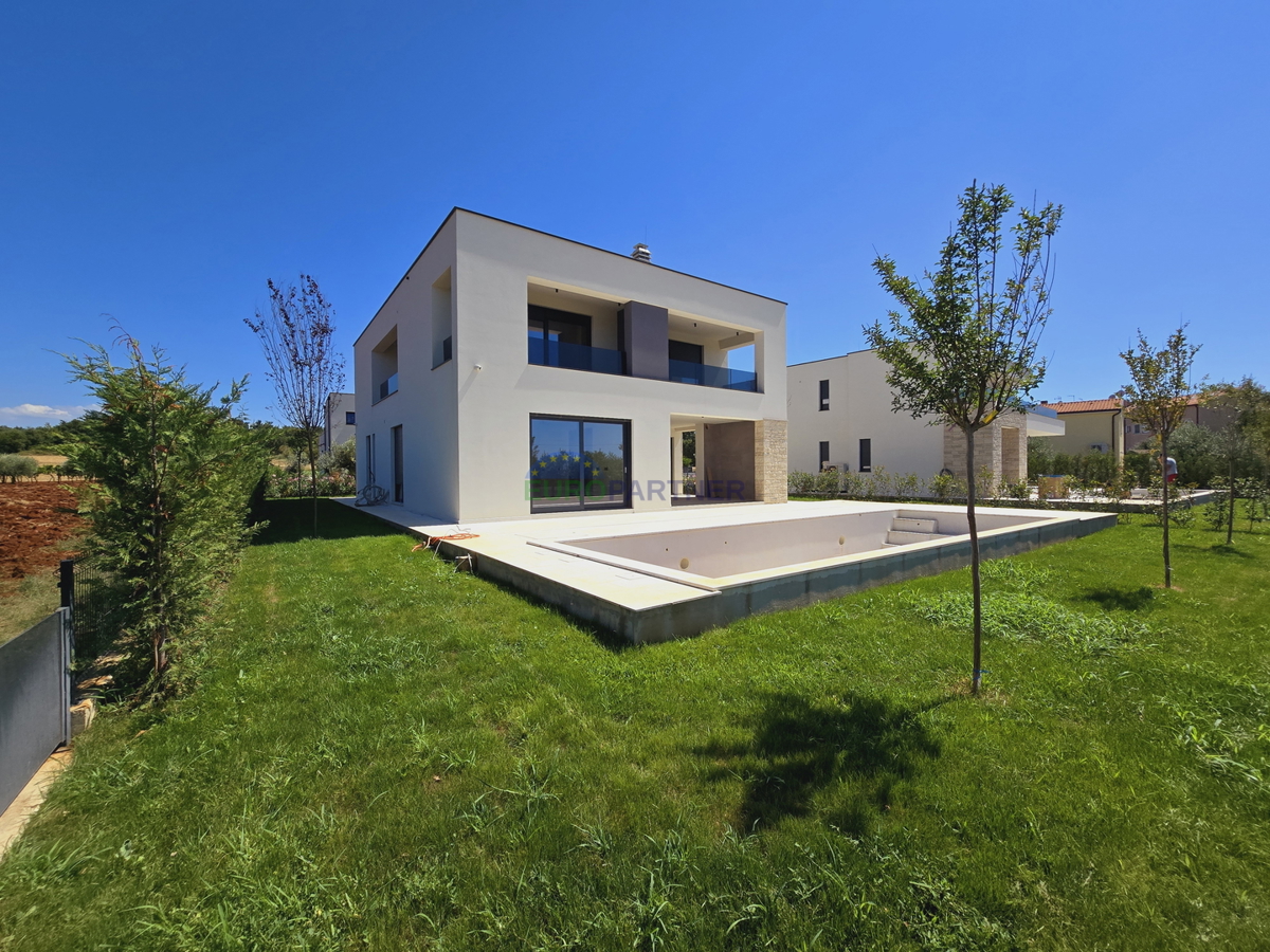 Samostojeća luksuzna vila s pogledom na more