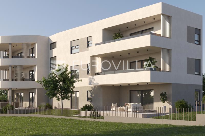 Vodice, prostran dvosoban stan na 2. katu, NKP 88,7 m²