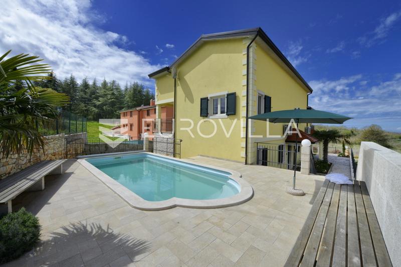 Istria, Mugeba, family house with 2 residential units