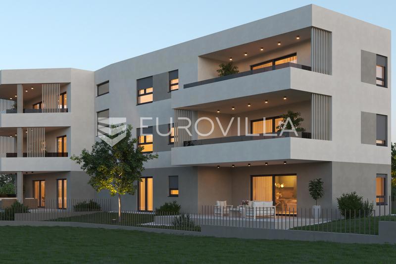Vodice, prostran trosoban stan na 1. katu, NKP 101,31 m²