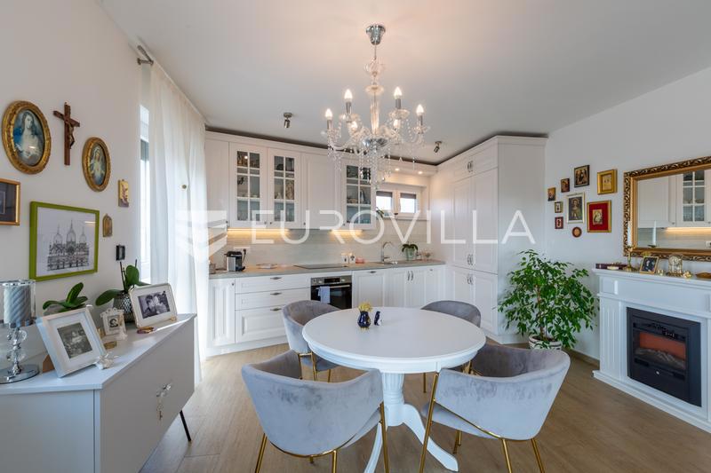 Istria, Poreč, three-room apartment with a panoramic view of the sea
