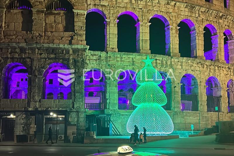 Pula, centar grada, blizina Arene prostor NKP 38 m2