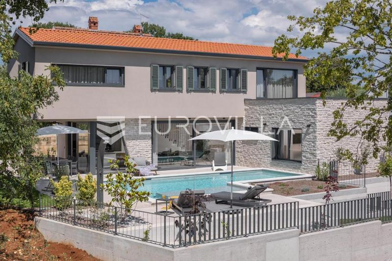 Istria, Poreč, modern, new and elegant villa NKP 190 m2 on a landscaped garden