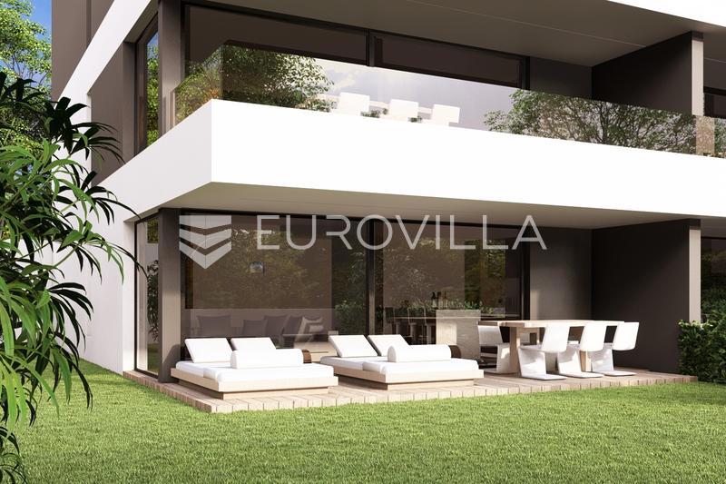 Istria, Poreč - new building, ground floor apartment with garden, excellent location