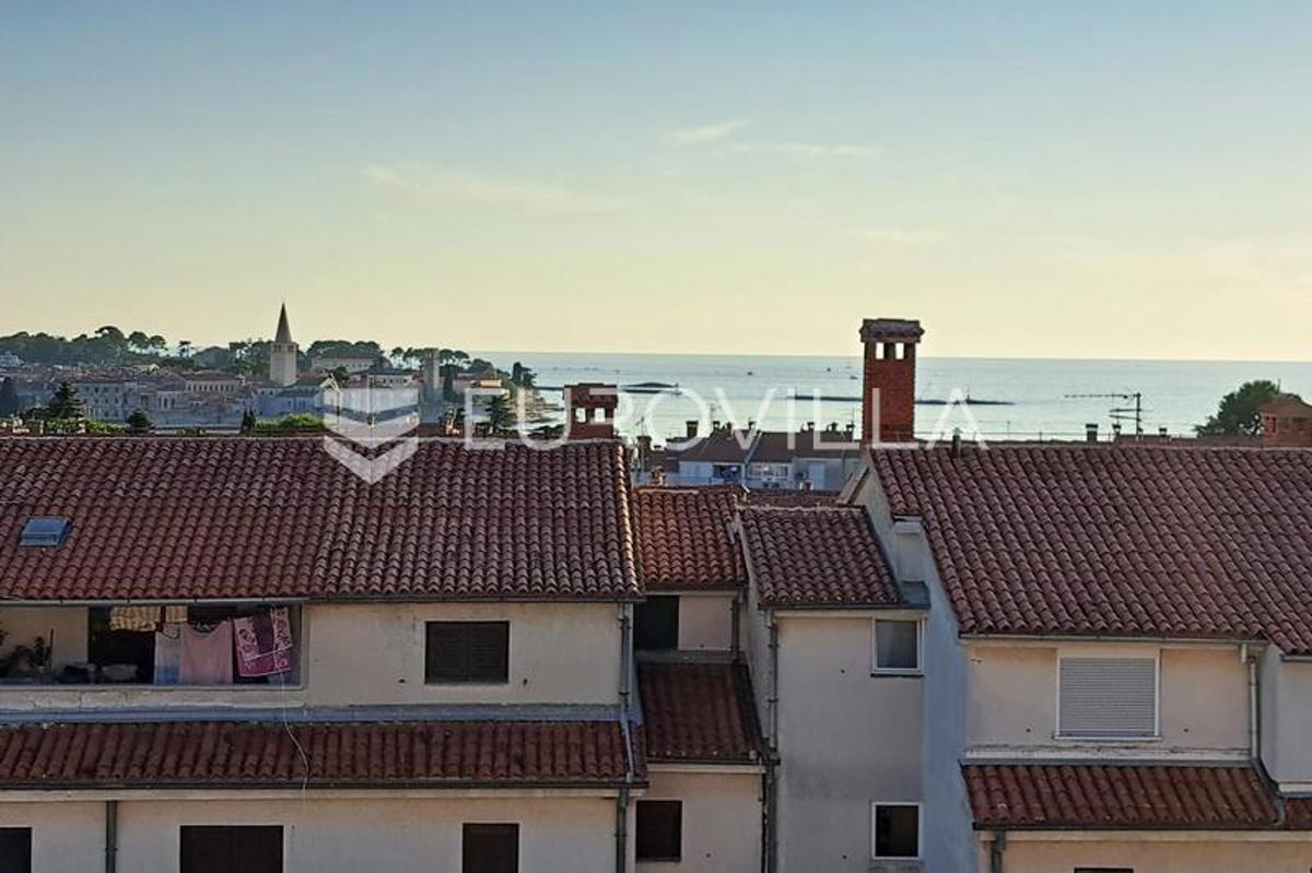Istra, Poreč - trosoban stan sa panoramskim pogledom udaljen 300 m od mora