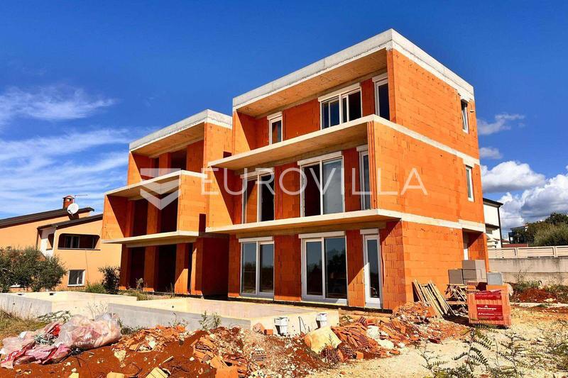 Istria, Žbandaj, modern semi-detached house with sea view and swimming pool