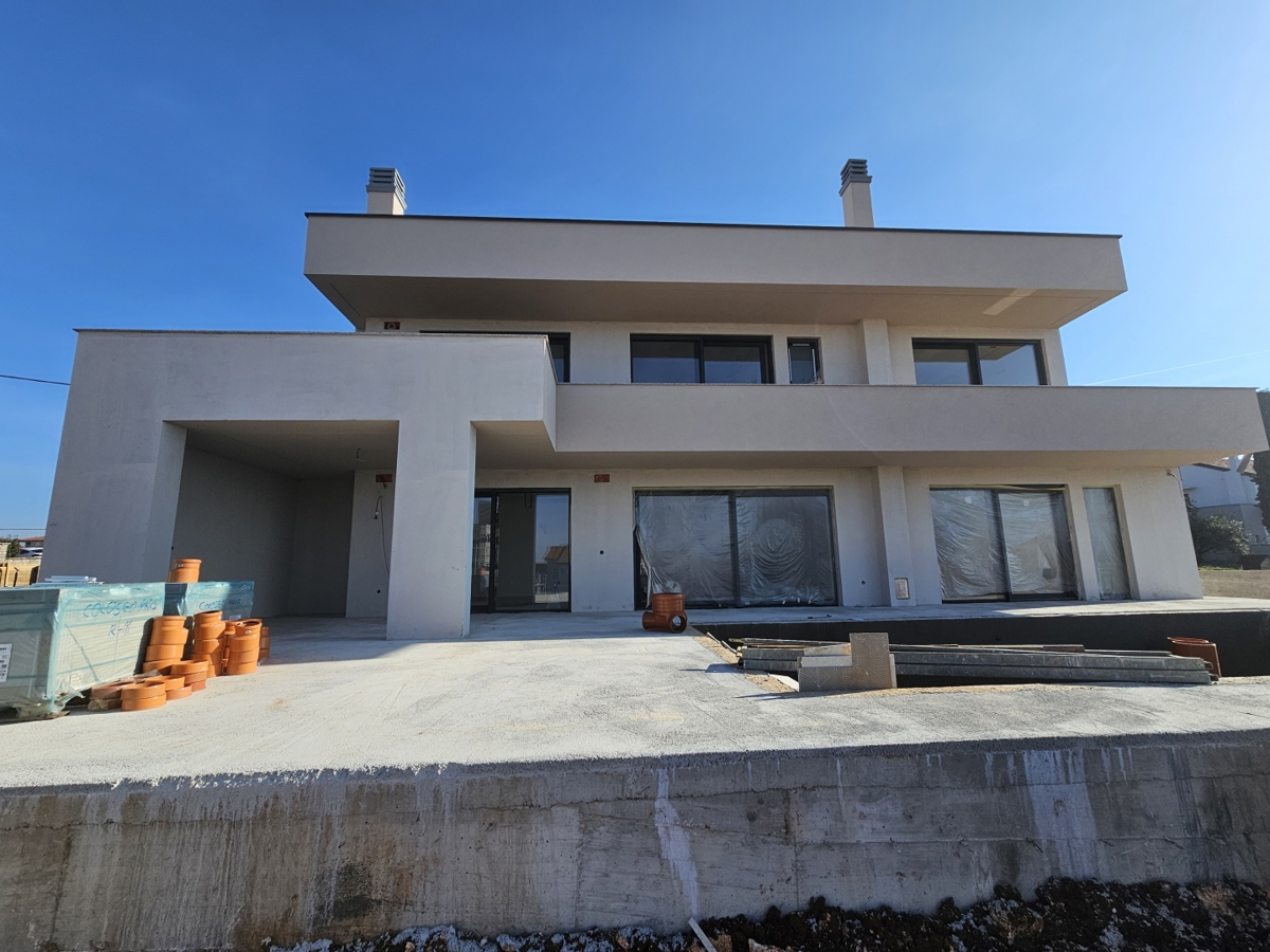 Poreč - Elegantna moderna vila u novogradnji 