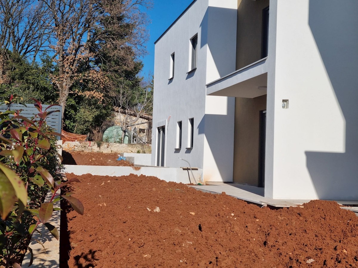 Apartment on the ground floor with a garden!! Poreč!