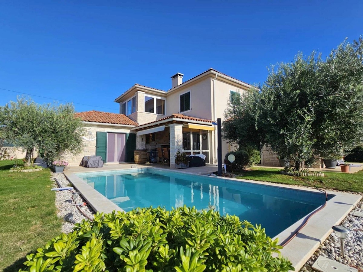 Prilika!- Poreč- ca 10 km od mora!