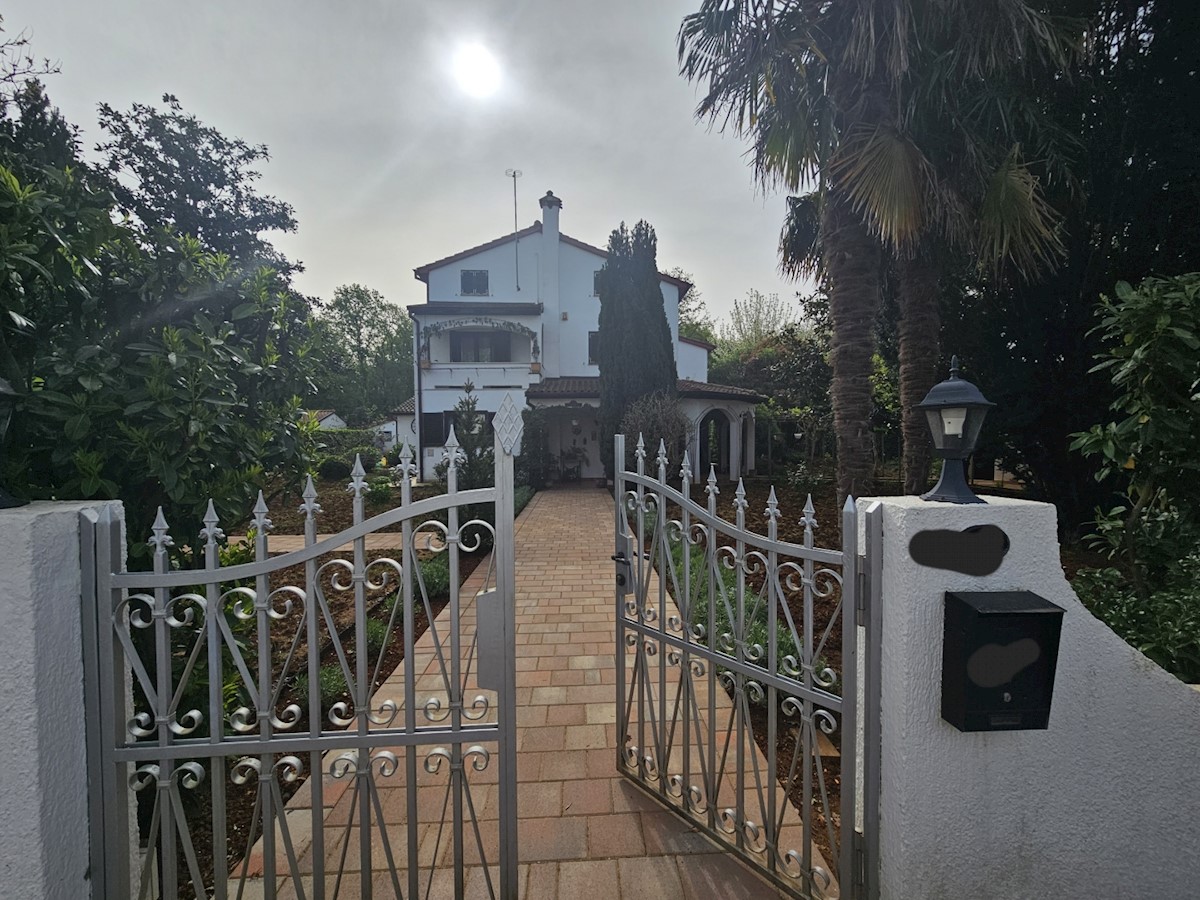 Poreč - Obiteljska kuća , mirna lokacija 