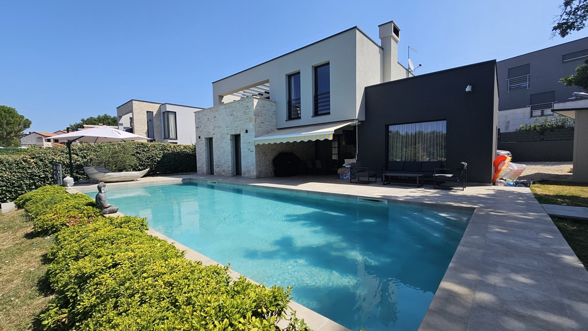 Vila - moderna kvalitetna gradnja , do mora samo 2 km!