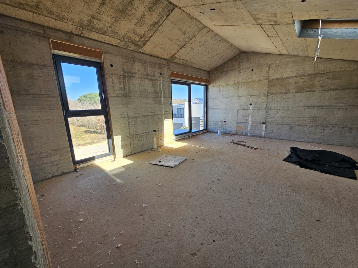 Poreč - modern apartment, 2nd floor 82 m2, 1.5 km from the sea