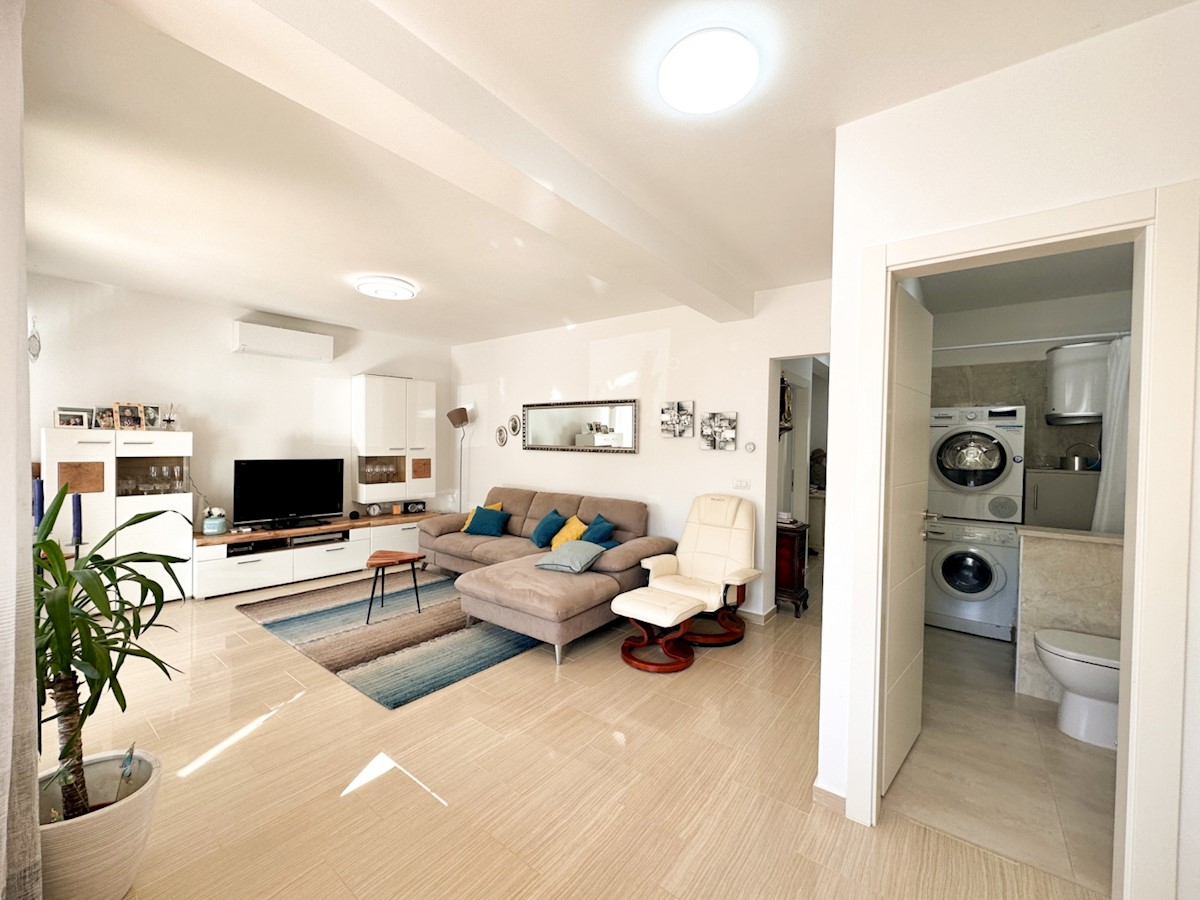 Beautiful apartment with a large garden, Poreč area