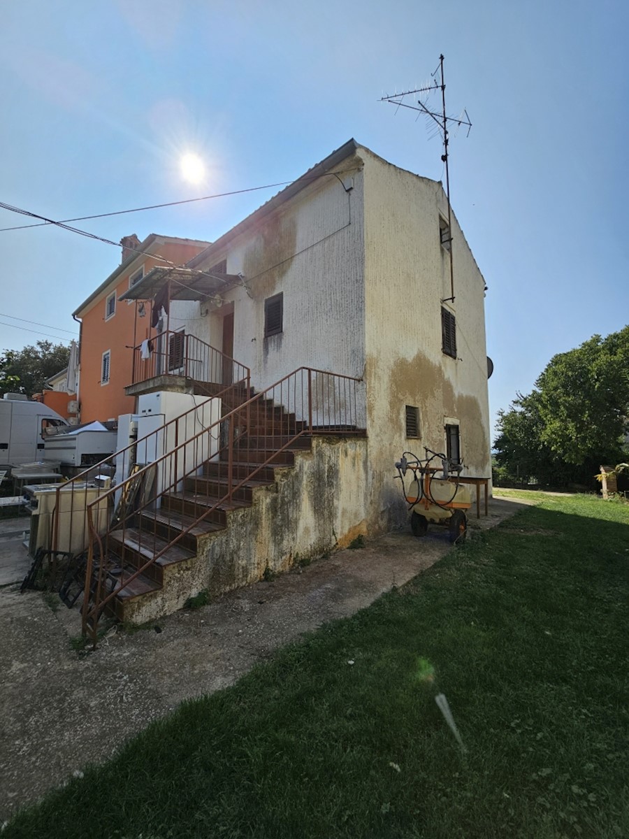 Dvije Kamene kuće za renovaciju , 4 km od Poreča