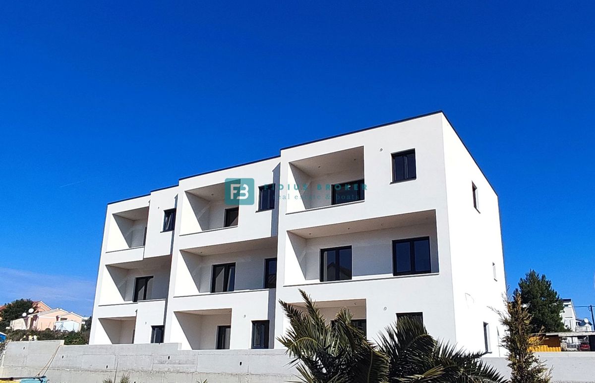 VODICE, novogradnja, 2. kat, 2 spavaće sobe, mirna lokacija