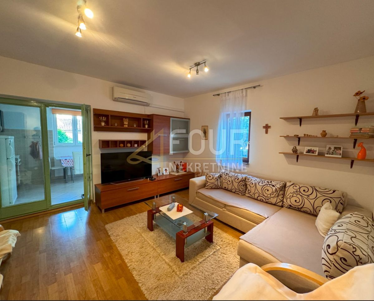 Istra, Novigrad, 1s+db, 44m2, terasa i okućnica